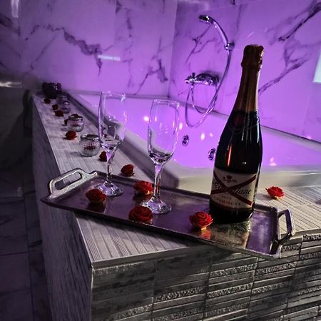 Apartmán Triplex 110 M2 Centre Historique Avec Jacuzzi Dinan Exteriér fotografie