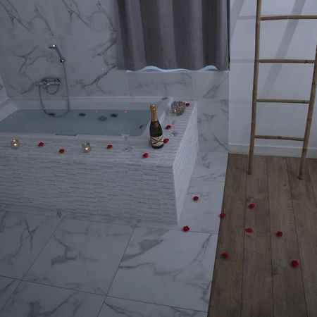 Apartmán Triplex 110 M2 Centre Historique Avec Jacuzzi Dinan Exteriér fotografie