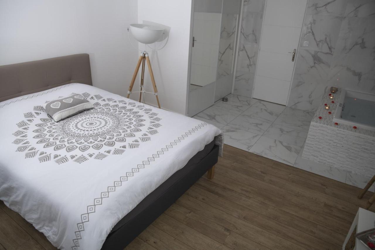 Apartmán Triplex 110 M2 Centre Historique Avec Jacuzzi Dinan Exteriér fotografie